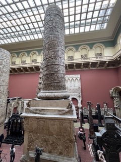 トラヤヌスの円柱（石膏複製）